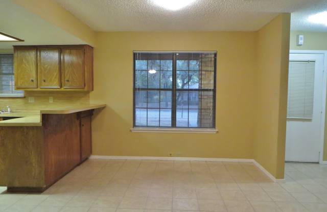 405 Lakeway Drive Gallery 4