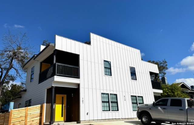 829 Kayton unit: 102 photos photos