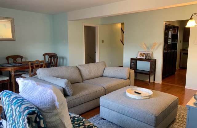 Haverford Circle renovated 3 Bedroom Townhome photos photos