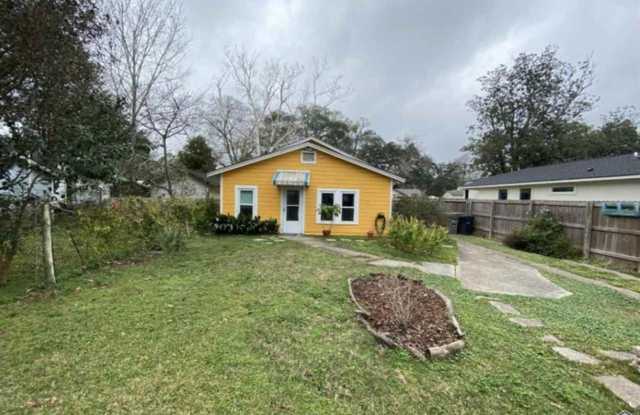 Inviting 2 Bed 1 Bath Home photos photos