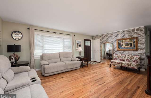 219 KATHY Court Gallery 2