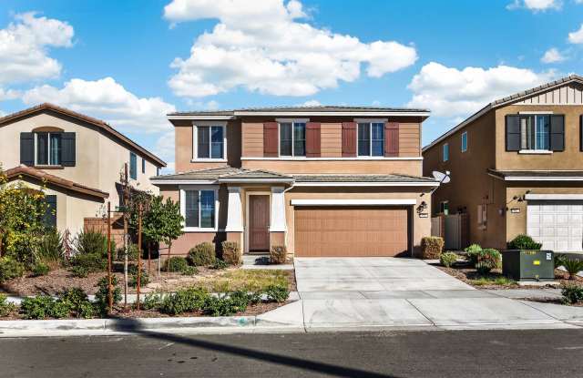Newer 4-Bedroom 3-Bathroom Two-Story with a Loft! Gallery 3