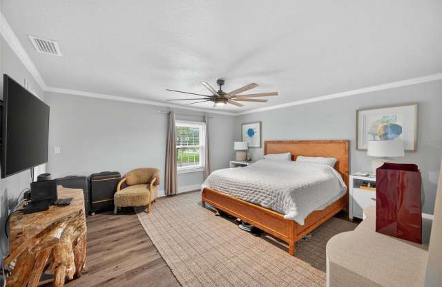 4924 BEACH Drive SE Gallery 2