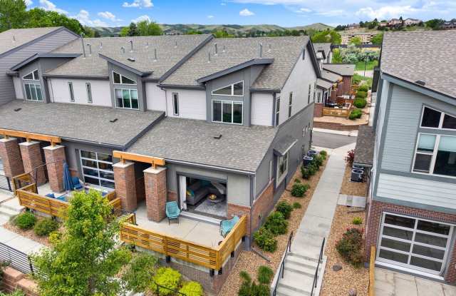 Modern 3BR End Unit Townhome in Lakewood Gallery 1