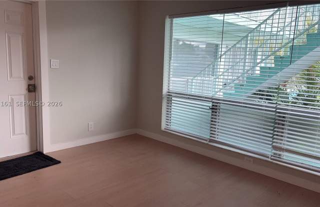 3212 NE 7th Pl Gallery 3