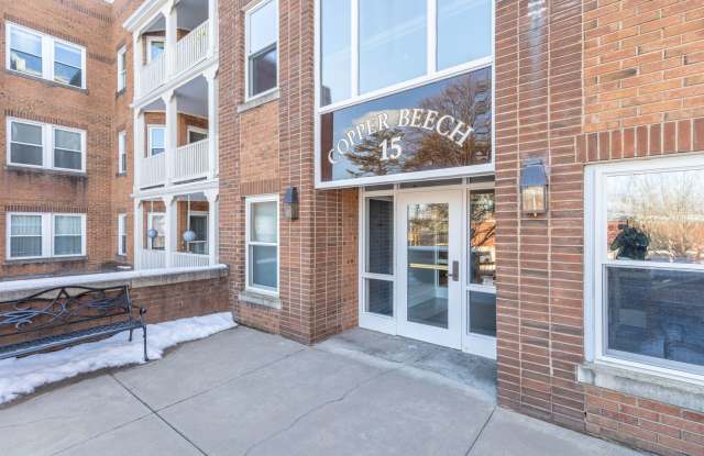 Spacious and Bright 1 bedroom Condo - 15 Highland Street, West Hartford, CT 06105