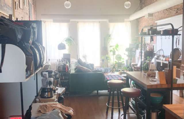 98 Main St Gallery 1