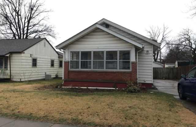 HOUSE...fenced in backyard photos photos