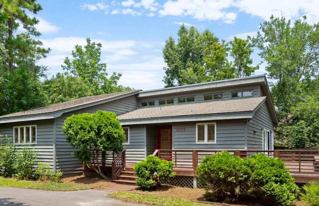 GREENVILLE LOOP- 3 bed | 2 bath house w/ private yard! - 6209 Greenville Sound Road, Wilmington, NC 28409