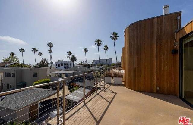 632 Pacific Street Gallery 3