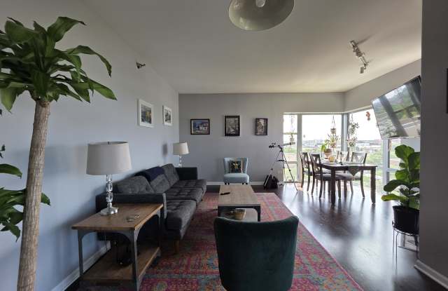 100 N Hermitage Ave photos photos