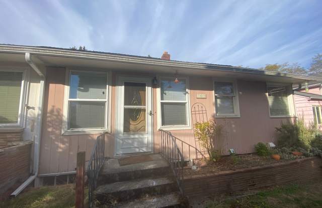 1 bedroom home with storage Gallery 1