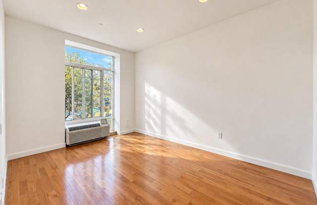 78 RIDGE Street Gallery 3