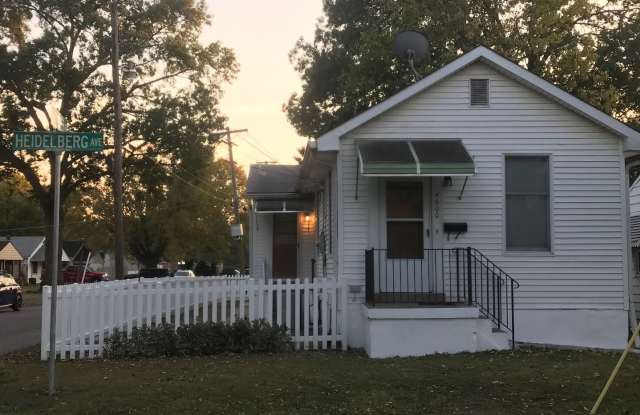 COMING SOON! Cute South County Cottage with White Picket fence, and  Garage photos photos