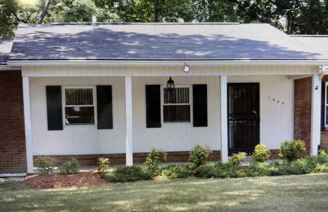 3 Bedroom / 2 Bath Home for Rent – South Knoxville - Ideal for students! Close to campus! - 1905 South Hills Drive, Knox County, TN 37920