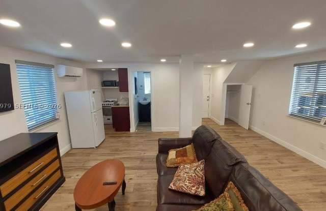 1727 Plunkett St photos photos