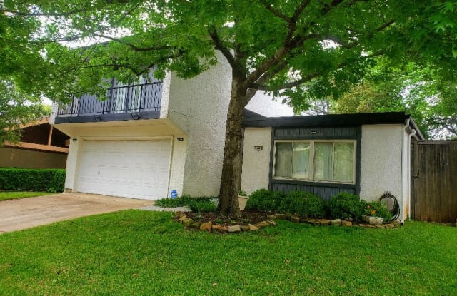 1607 Hawthorne Dr - 1607 Hawthorne Drive, Arlington, TX 76012