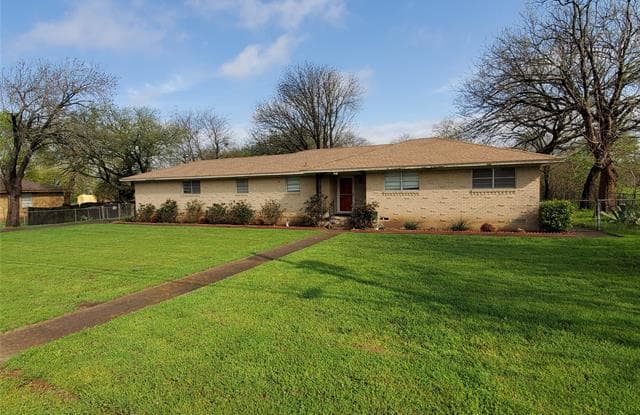 305 Cedar Street - 305 Cedar Street, Cedar Hill, TX 75104