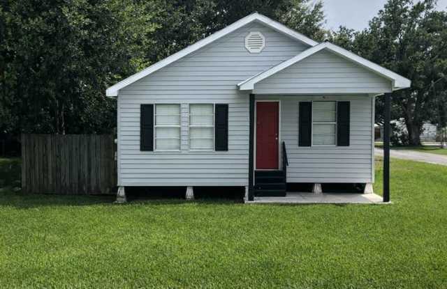 3 Bedroom House in Duson Gallery 1