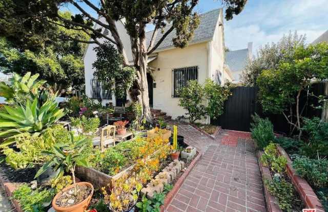 1144 N Hudson Ave photos photos