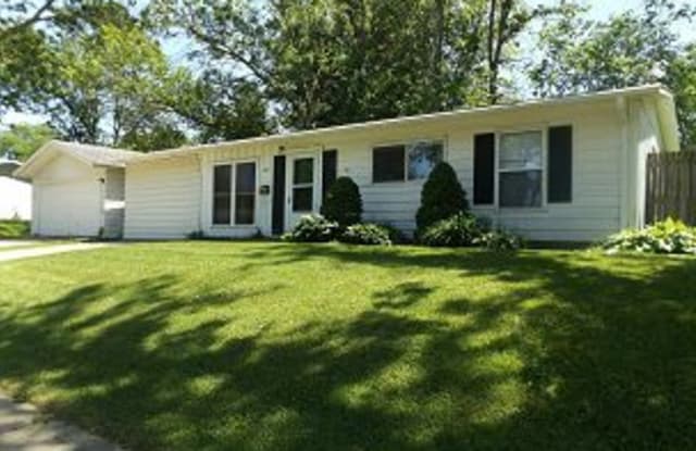 605 Hillview Dr - 605 Hillview Drive, Marion, IA 52302