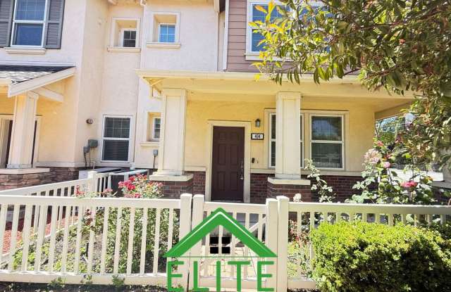 **Spacious and Updated Townhome in Desirable Parkmont Area – Prime Fremont Location** photos photos