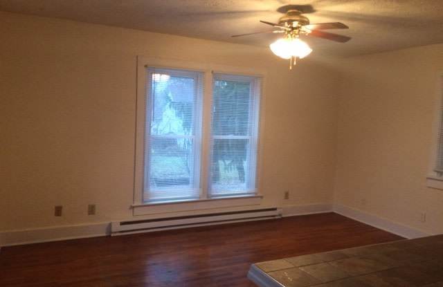 1 BR Upper Apartment Near Downtown Gallery 4