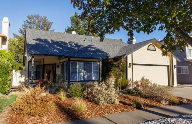 Beautiful 3-Bedroom Home in Napa's Desirable Vineyard Estates Neighborhood Gallery 1