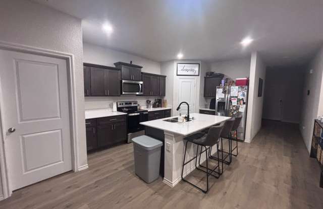 192 Hunters Way Gallery 2