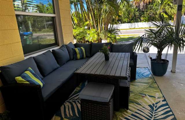 7704 Palm Drive Gallery 3