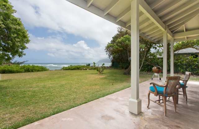 Oceanfront Cottage w/Panoramic Views, Yard, & Private Beach Access. Waipuna Gallery 3