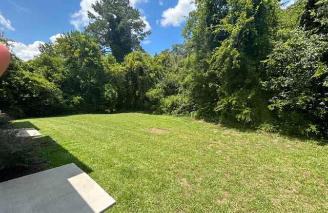 PRE-LEASING FOR THE 2027–2028 SCHOOL YEAR! 3 Bedrooms | 3.5 Bathrooms Gallery 4