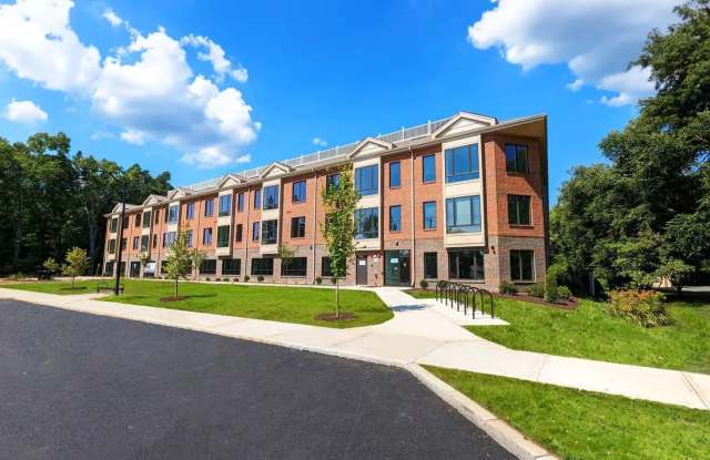 133 South East Commons Gallery 1