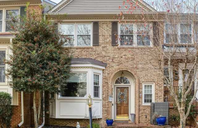 8046 GALLA KNOLL Circle - 8046 Galla Knoll Circle, South Run, VA 22153