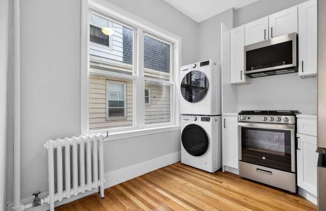 studio unit with washer/dryer Gallery 3