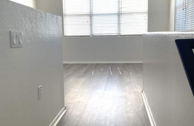 2244 E Huntington Dr Gallery 4