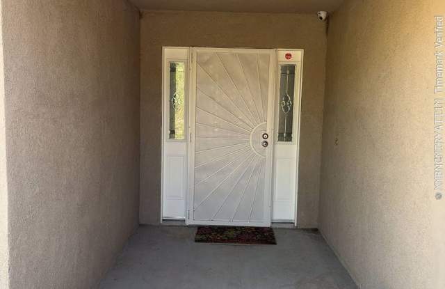 3 bedroom 2 bathroom in Joshua Tree Gallery 3
