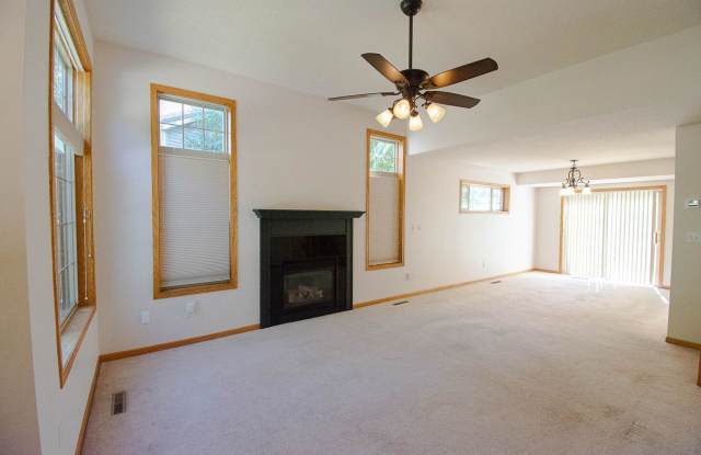 Bright 2 Bed Townhome by Essex Park Gallery 3