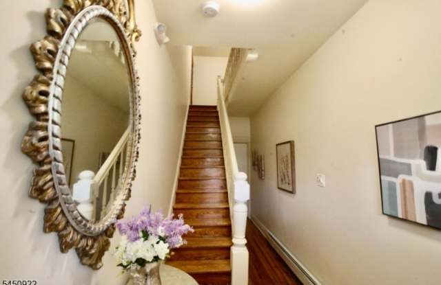 238 Claremont Ave Gallery 3