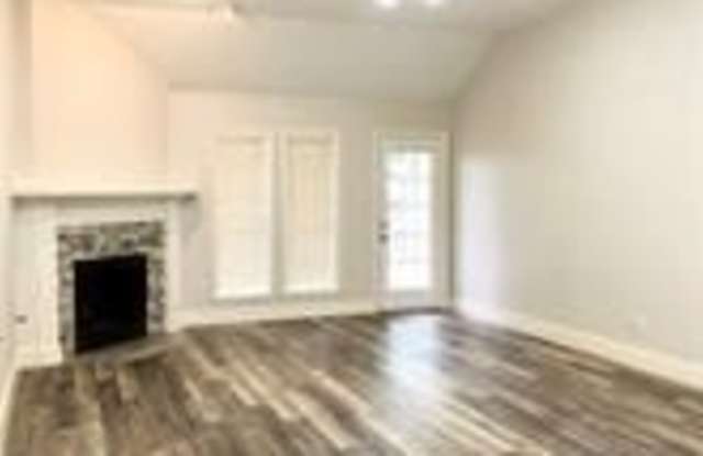 1304 Bayou Woods Drive Gallery 3