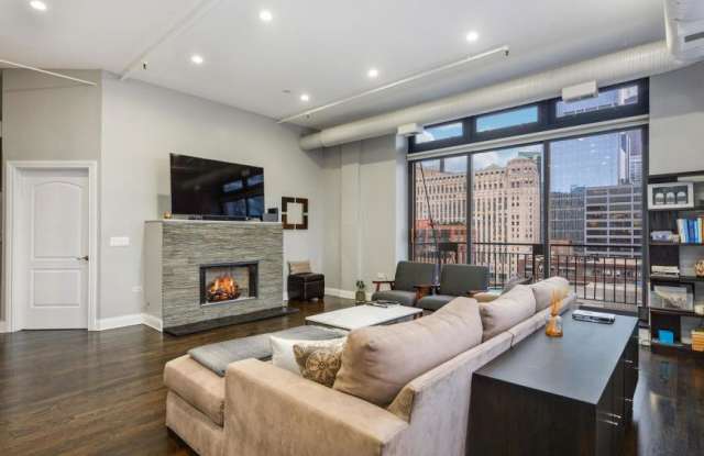 360 Unit 10 West Illinois St. photos photos