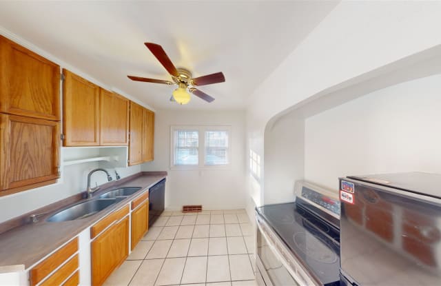 411 W Bowen Ave - 411 West Bowen Avenue, Bismarck, ND 58504