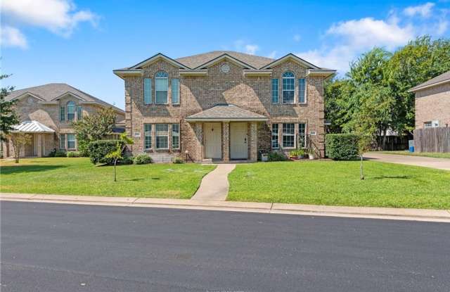 Great 3 Bed, 3 Bath Duplex for Fall 2026 Pre-Lease photos photos Great 3 Bed, 3 Bath Duplex for Fall 2026 Pre-Lease photos photos
