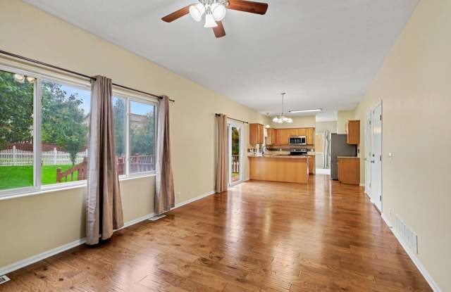 Fantastic Papillion 2-Story Back to Trail Gallery 3