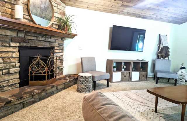 Four Bedroom Neenah House - 1317 Orchard Court, Winnebago County, WI 54956