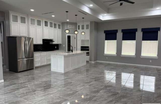 9388 N QUEEN PALM Gallery 2