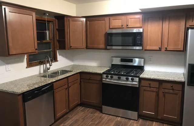 Amazing 4 Bedroom 2 Bath Home in South St. Paul! - 443 13th Avenue South, South St. Paul, MN 55075