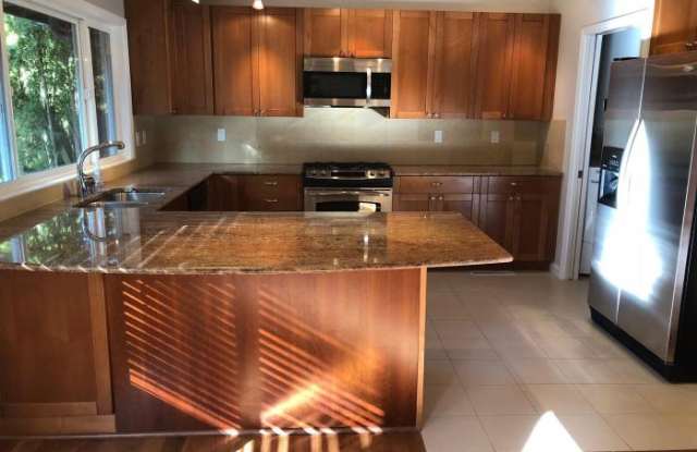 14239 Lake Hills Boulevard Gallery 4