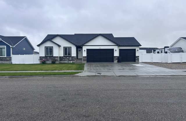 3201 Harlow Dr - 3201 Harlow Drive, Idaho Falls, ID 83402