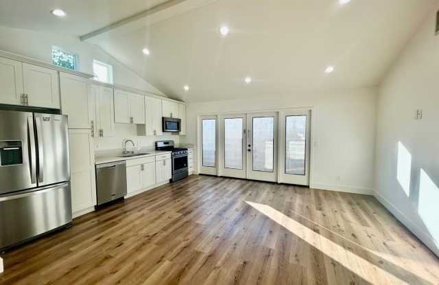 Recently Remodeled 1-Bedroom, 1-Bathroom Unit Gallery 1